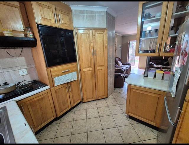 3 BEDROOM HOUSE FOR SALE IN THE ORCHARDS